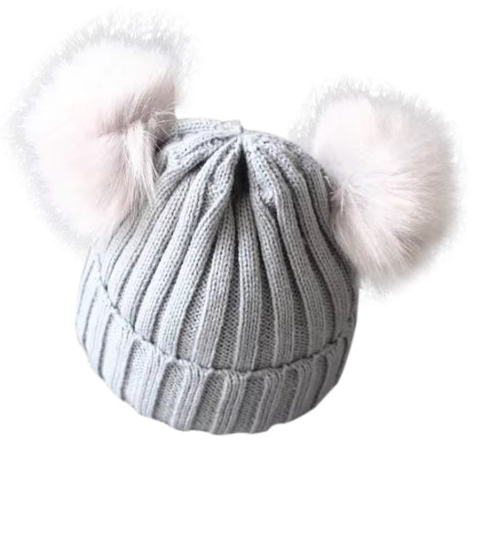 2 bonnets a pompons