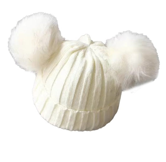 2 bonnets a pompons